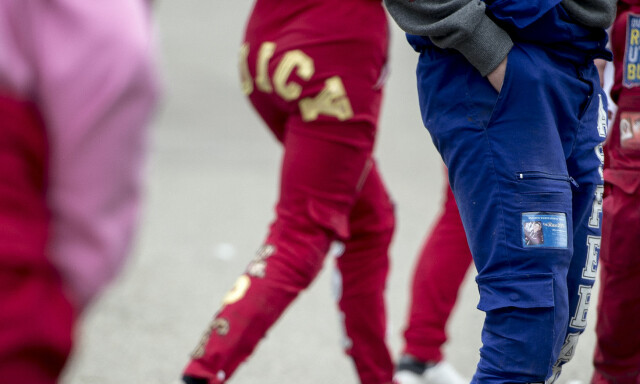 image: Russebussen er registrert for 21. Da de ble stoppet av politiet ramlet det ut 58 personer